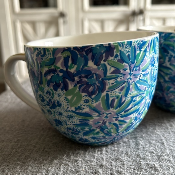 LILLY PULITZER Blue Floral - Gold Handle - Mug Cup Coffee/Tea Collector - Picture 4 of 6